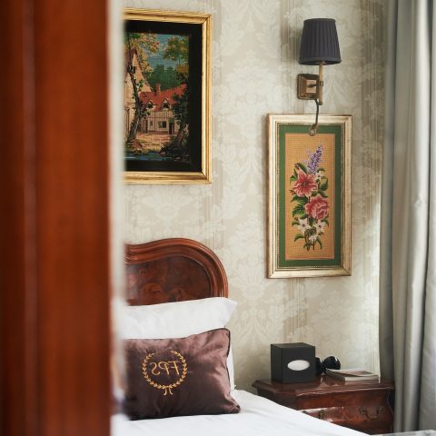 executive Suite,modern otellerin konfor saglayan olanaklarını ve Istanbul'un otantik semtlerinden Cukurcuma'nın atmosferini misafirlerine sunmaktadır.