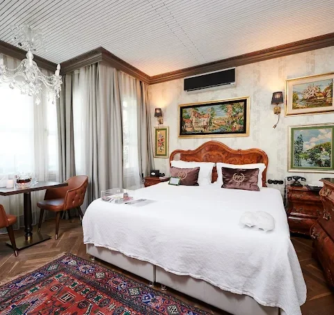 2025 Beyoğlu historische Hotels, Istanbul historische Hotels, Beyoğlu Heritage Hotels, Faik Pasha Apartments, Galata historische Hotels, Cihangir historische Hotels, Langzeitaufenthalt Istanbul, Kunst- und Kulturhotel, Luxus Heritage Hotel, Beyoğlu Boutique Hotel, Istanbul Hotel Guide