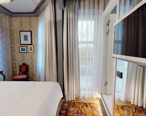 2025 cihangir design hotel Zimmer mit modernem Design und Cihangir-Blick