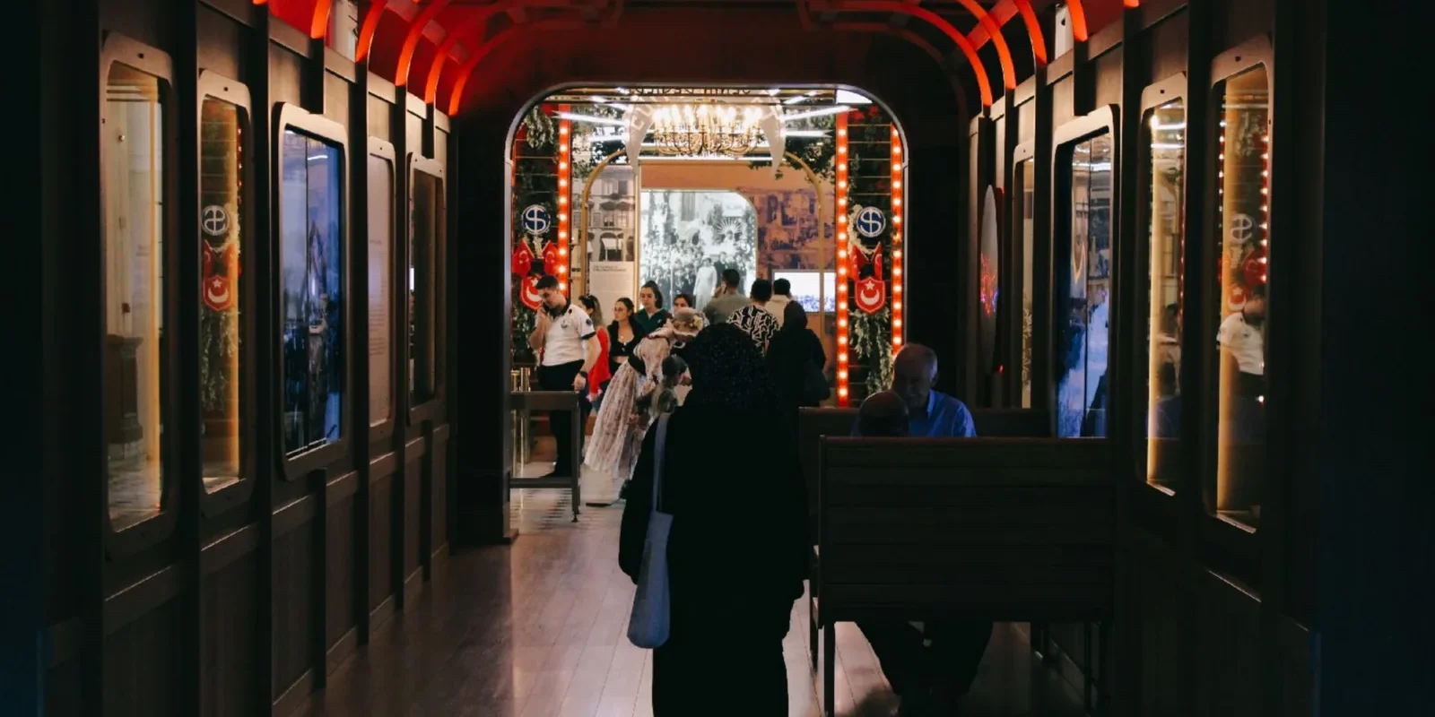 Juana-Skulptur in Istanbul: Jaume Plensas Kunstwerk am Goldenen Horn