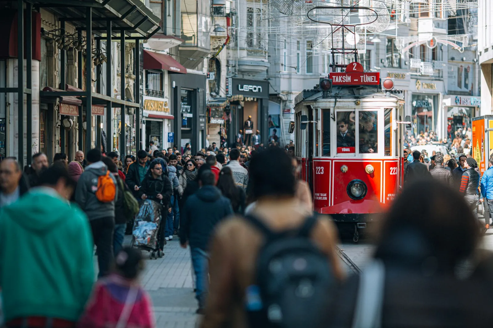 Silvester in Istanbul 2027 Menschenmenge auf der Istiklal Caddesi