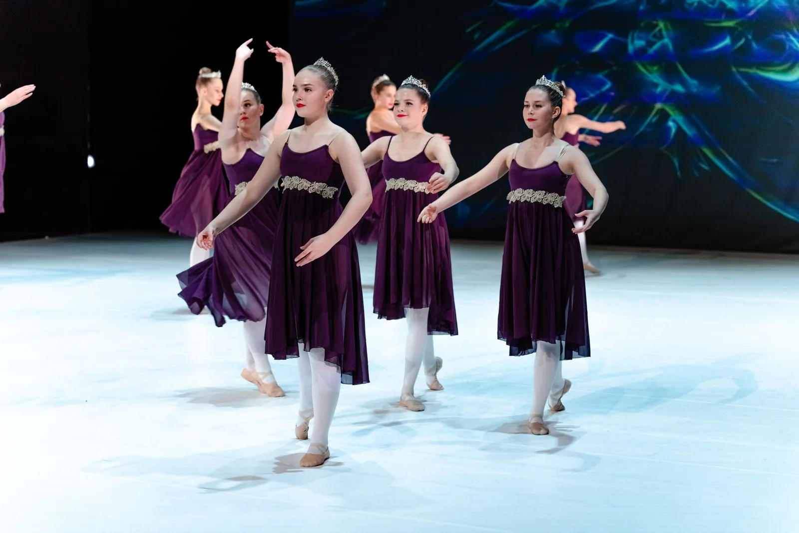 Tänzerinnen beim Nussknacker Ballett Istanbul 2026 in winterlicher Kulisse